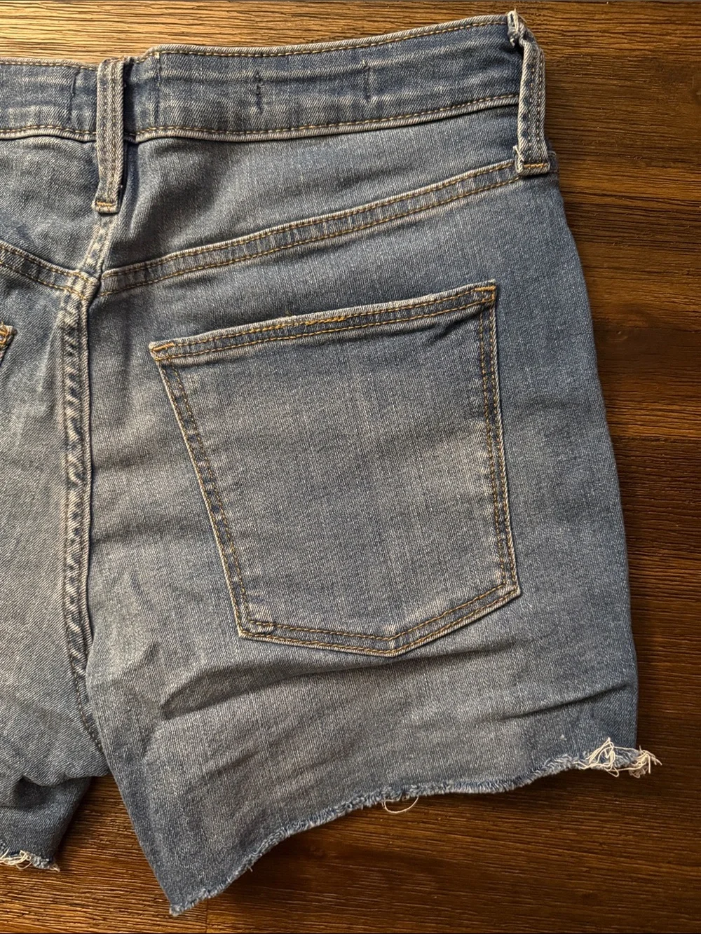 Universal Thread High Rise Medium Wash Distressed Denim Midi Shorts Size 6/28R